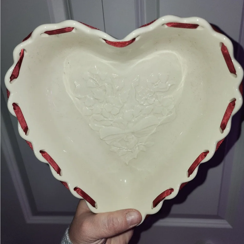 Large Longaberger Heart Shaped Oven Baker Red Ribbon Ivory Embossed Floral 1993
